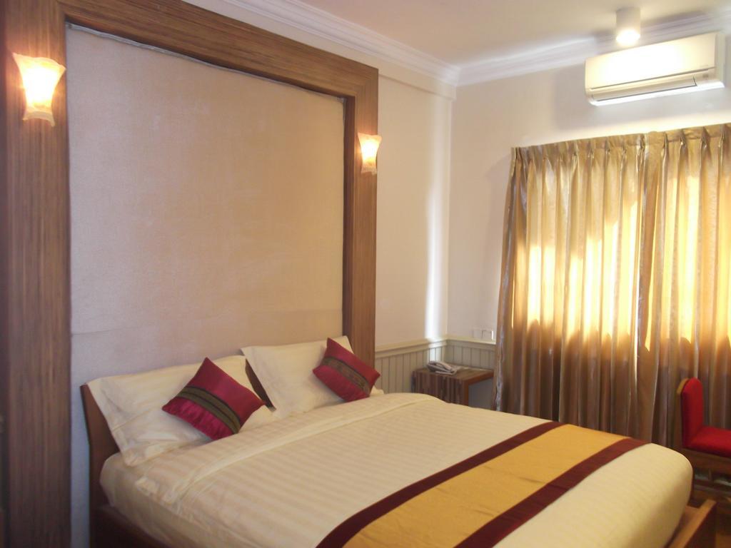 Hotel 63 Yangon Exteriör bild