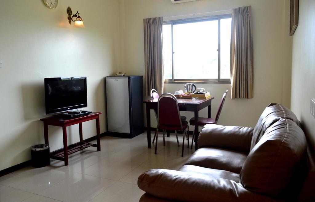 Hotel 63 Yangon Exteriör bild